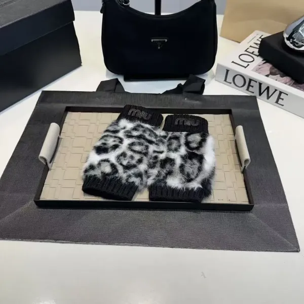 Miu Miu Leopard-Print Faux Fur Fingerless Gloves Black / White - 1