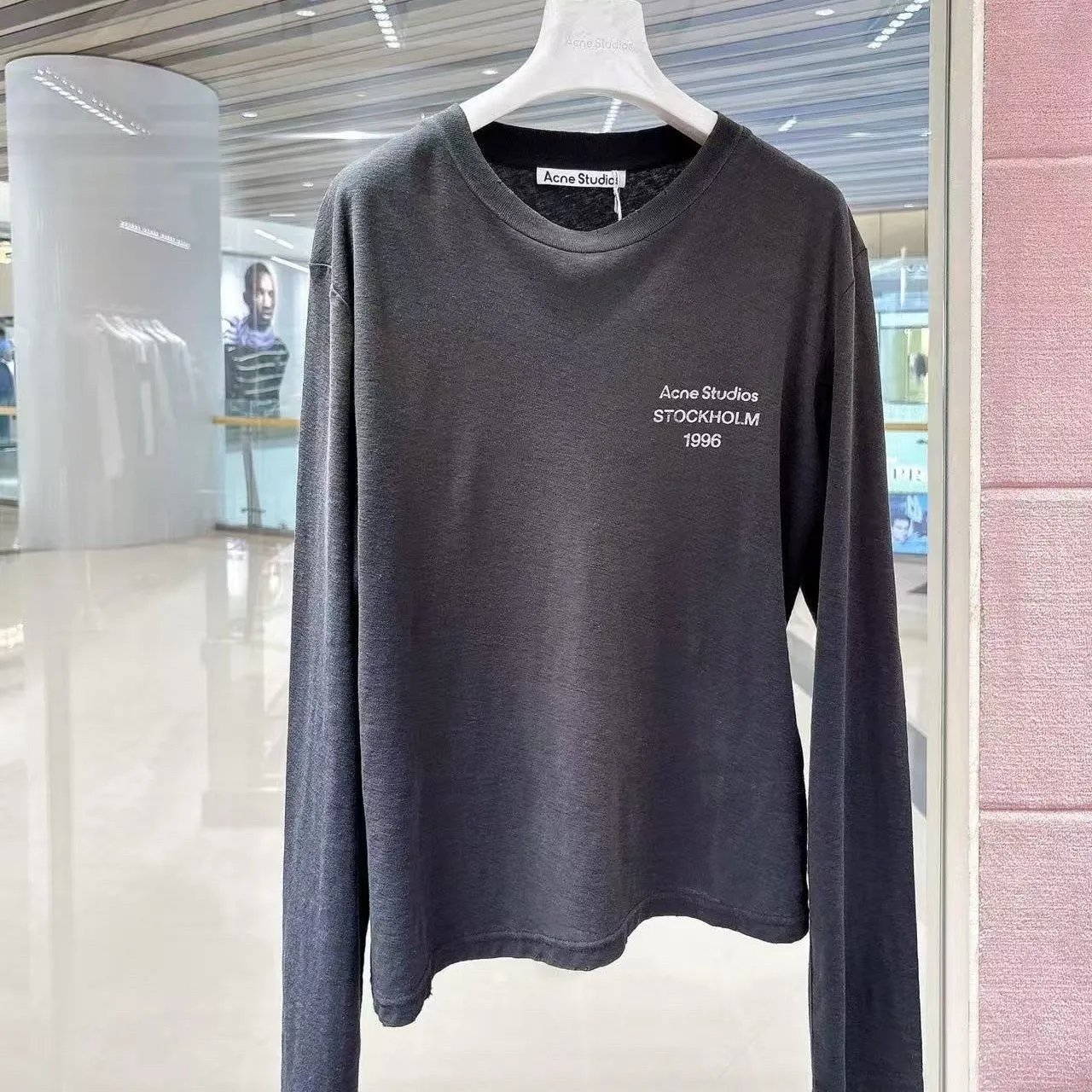 Side label small letter black