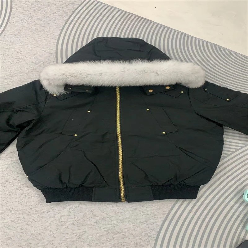 Black（ gold badge） white  fur