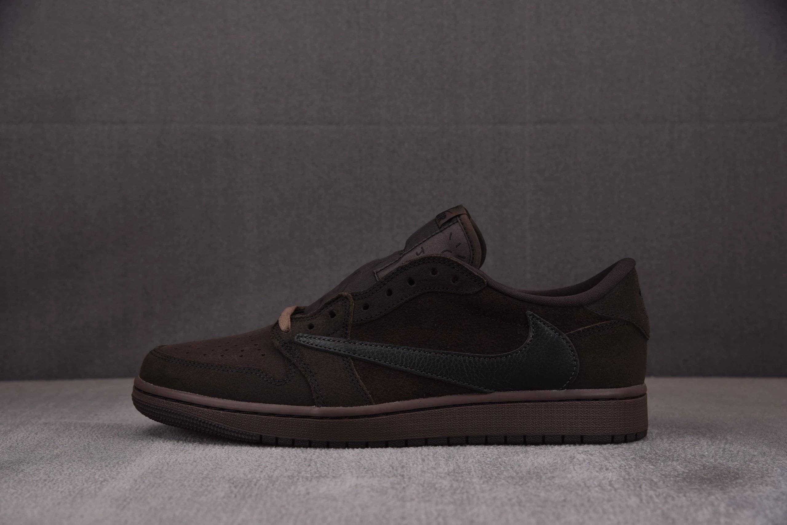 Velvet Brown DM7866-202