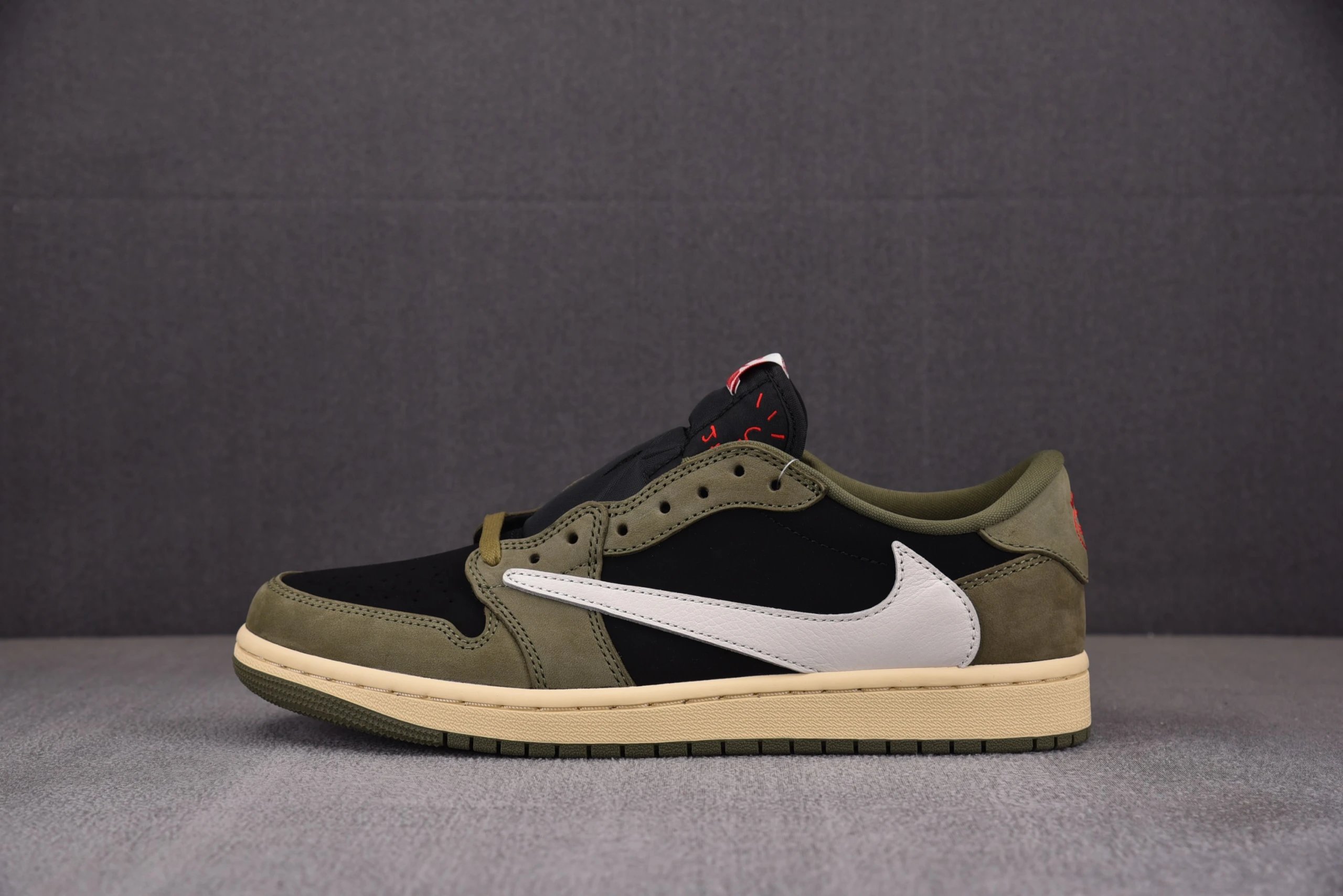 Barb 7.0 Green Black & White DM7866-002
