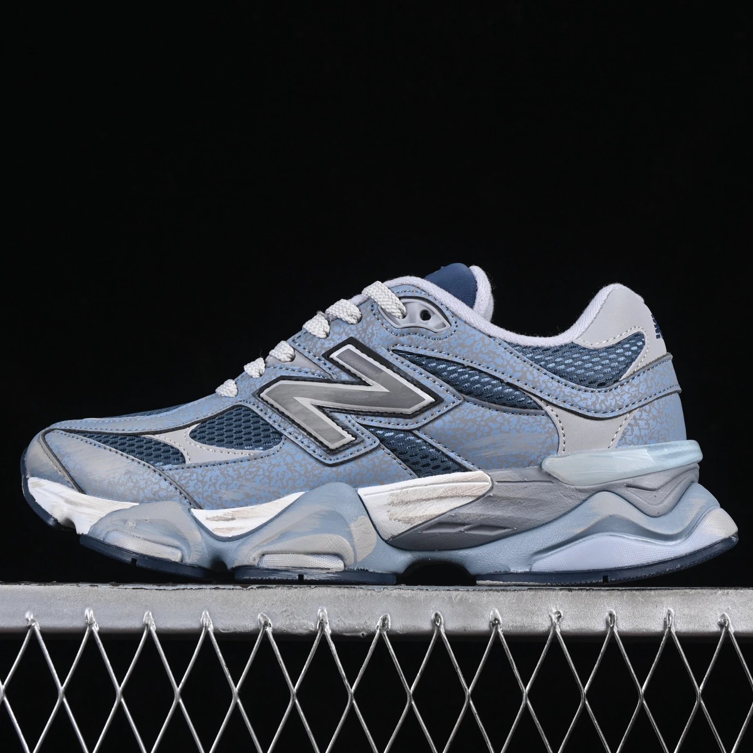 U9060MD1 Distressed