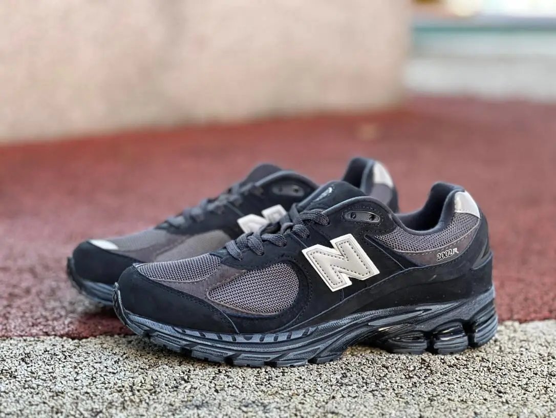 New Balance 2002R Retro Black Dark Grey M2002RBK