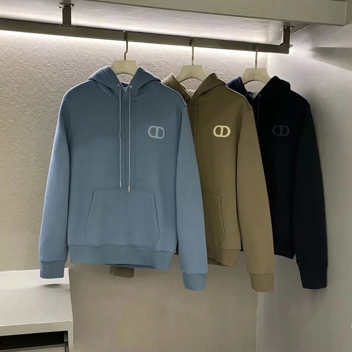 4 (Blue)