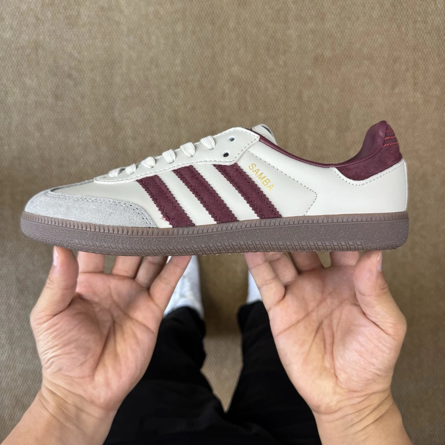 ID1482 Cream White Burgundy