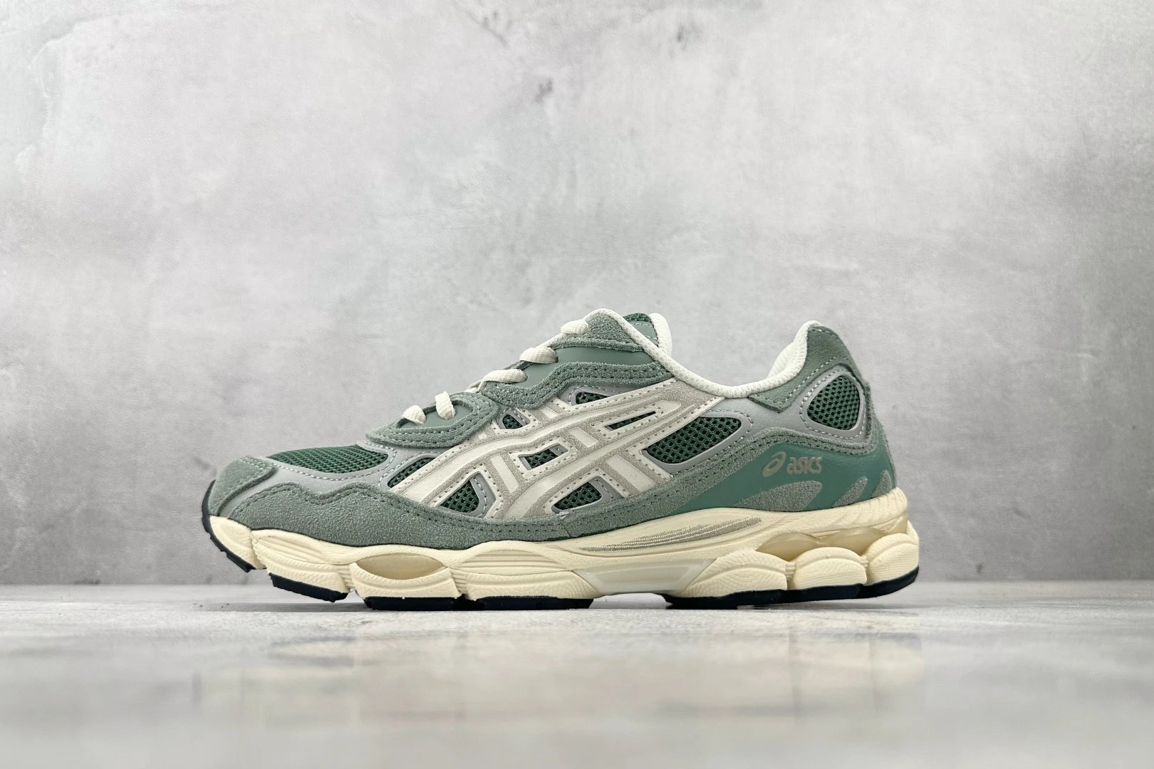 1203A383-302GREEN Green