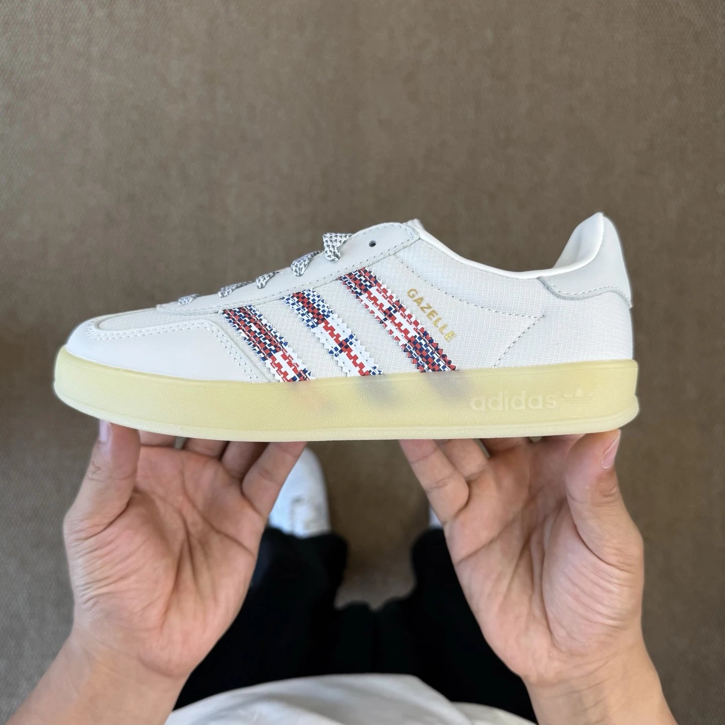 IH7608 Alwayth Collaboration White