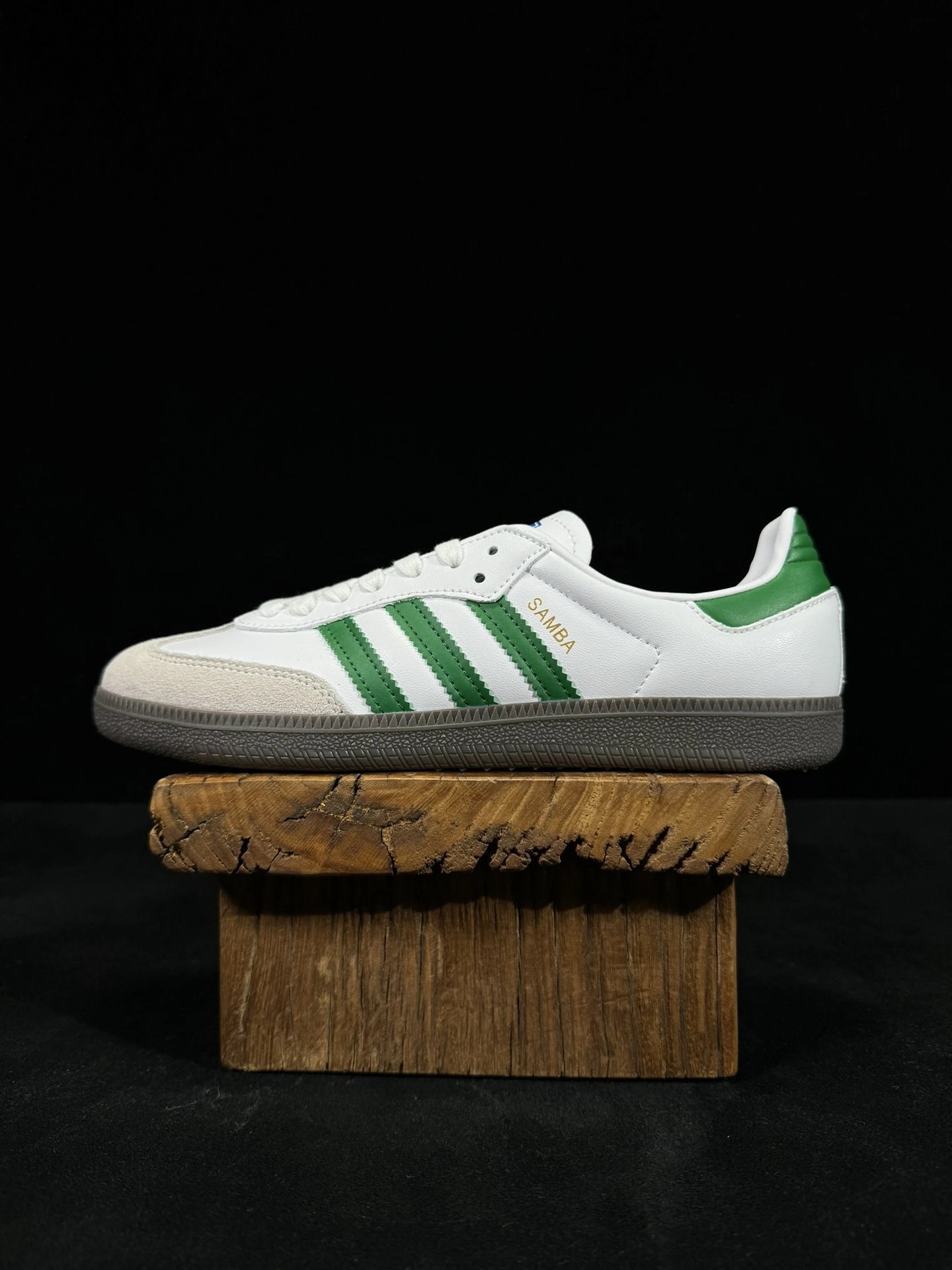 IG1024 White Green