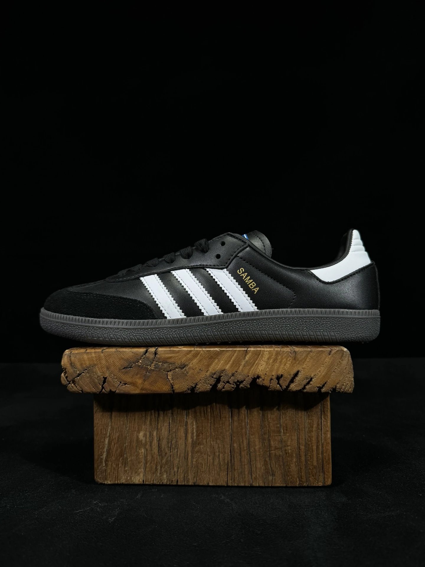 B75807 Black
