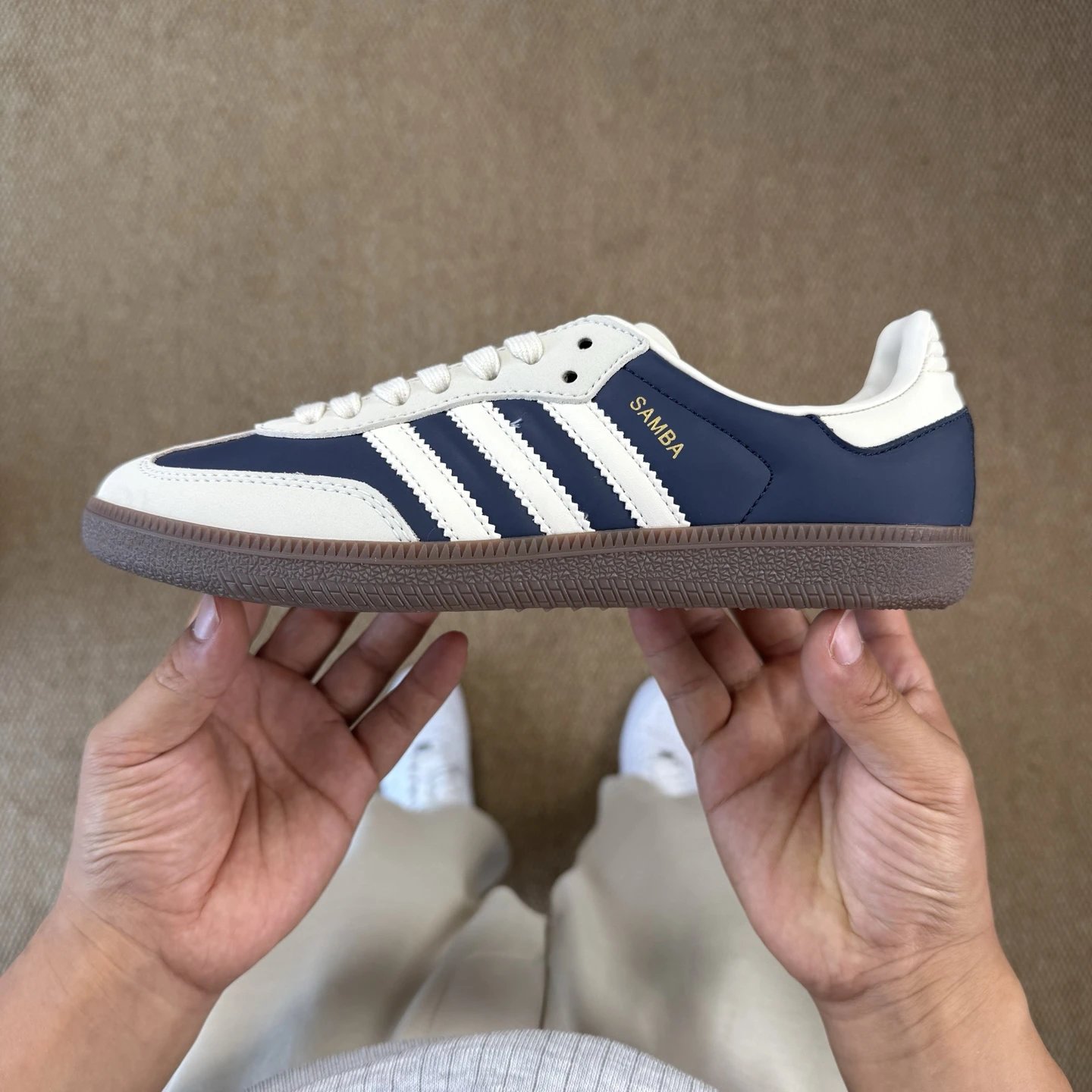 IG1968 Blue White