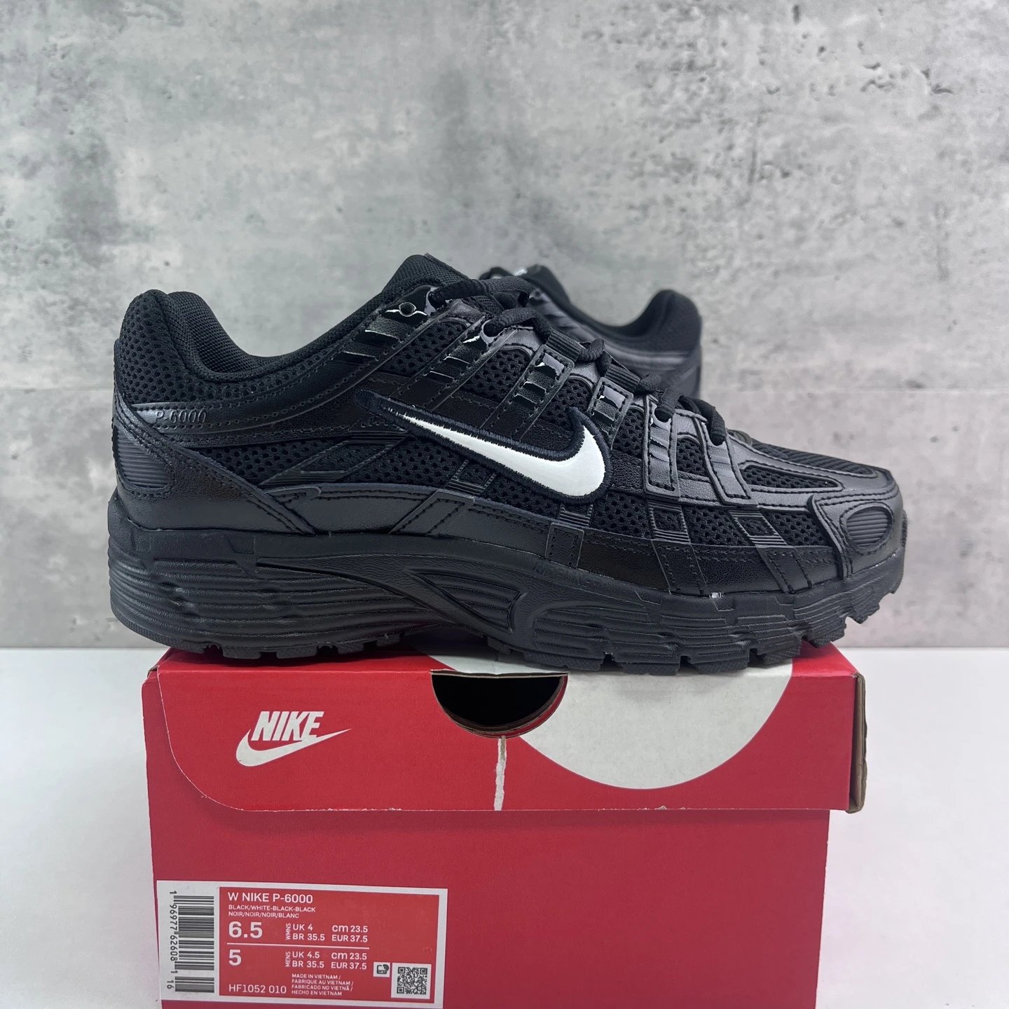 Black and White HF1052-010 36-45