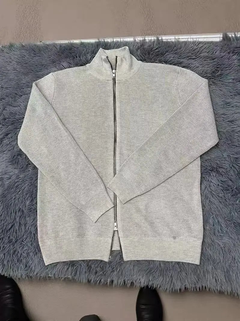 Zip Light Gray