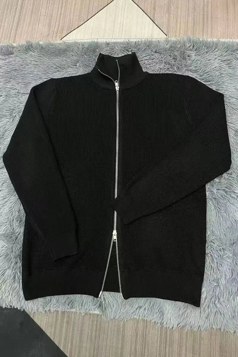 Zip Black