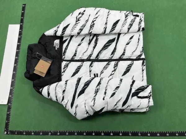 Design Color-Block Puffer Jacket White/Black Down-Jacket - 9