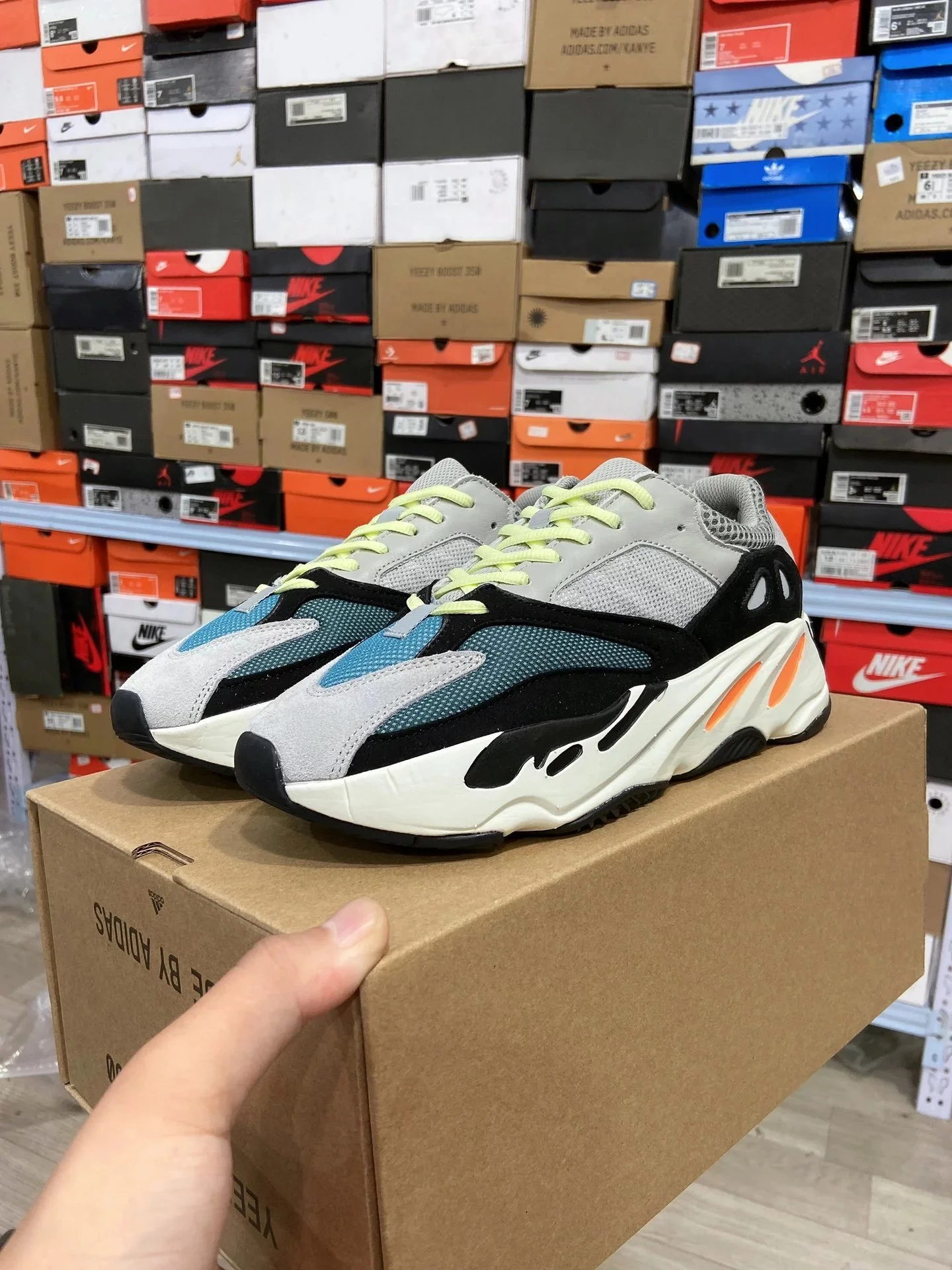 Yeezy 700 40 Styles