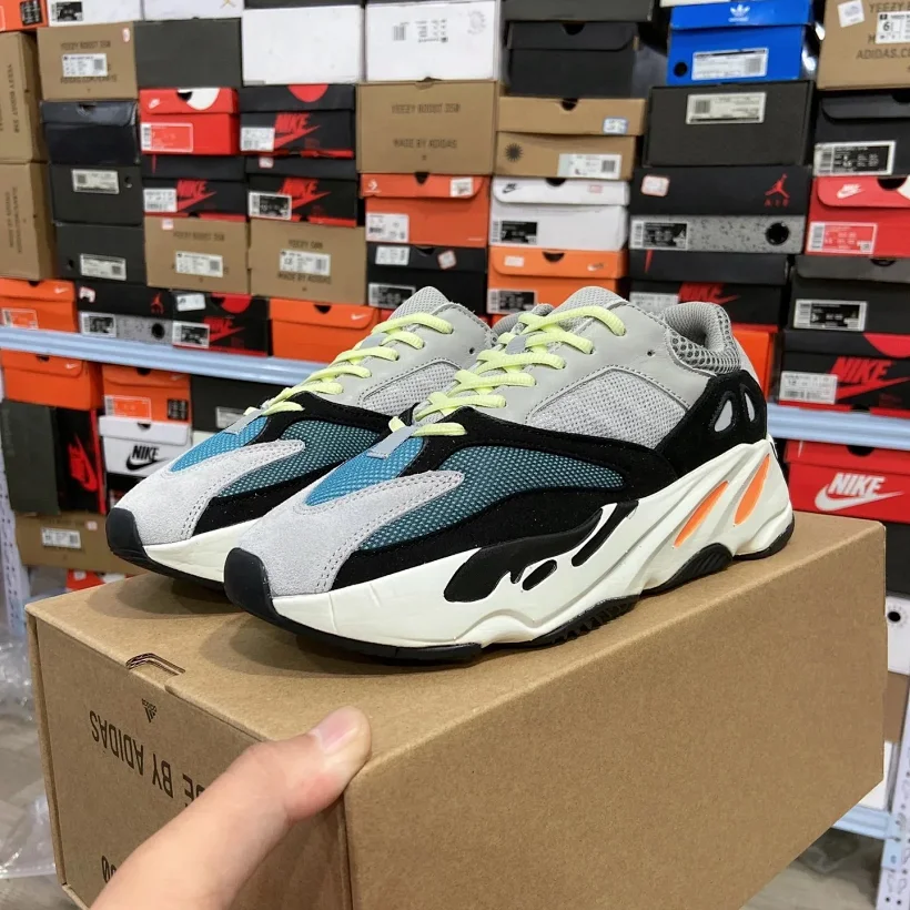 Yeezy 700 40 Styles