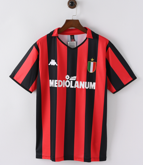 88/89AC Milan home court