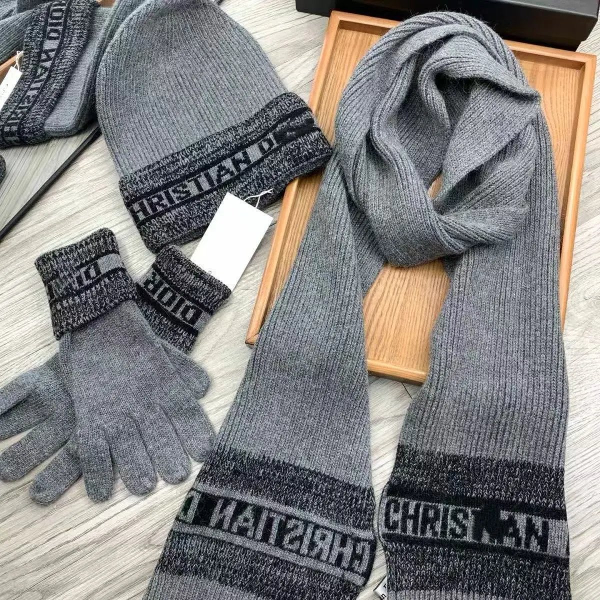 Dior 帽子 围巾 手套（三件套）1