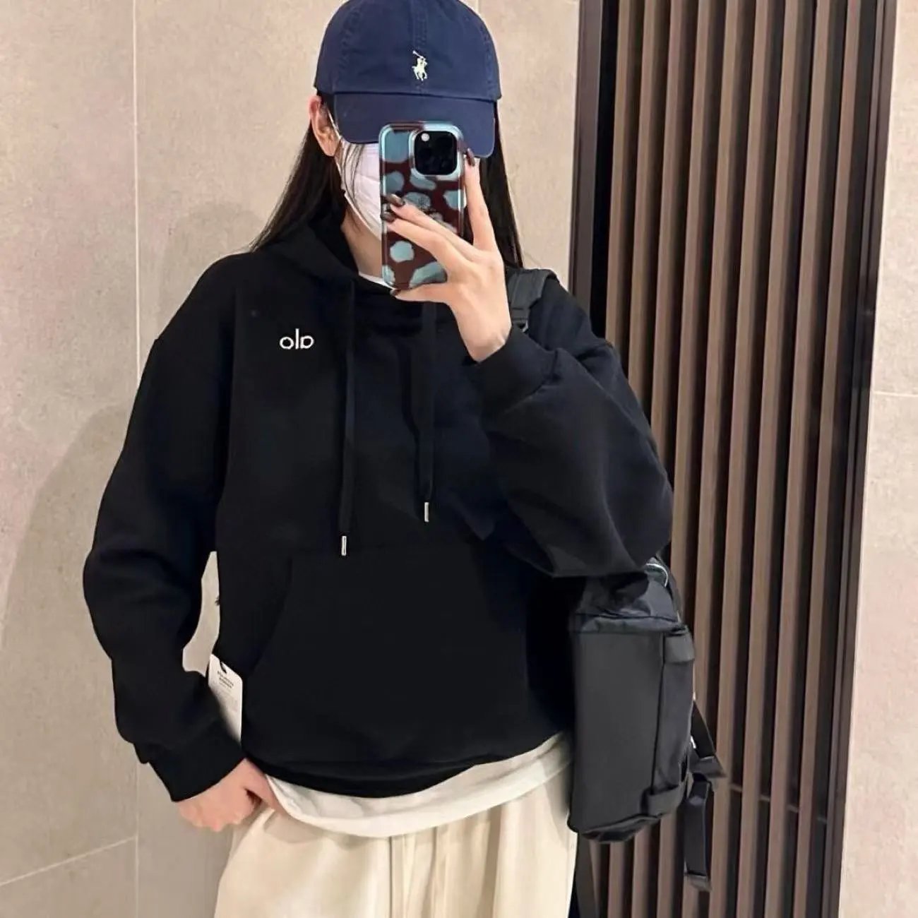 Alo Yoga Hoodies & Sweatshirts Zip-Up Hooded Sweatshirt — Black hoodie