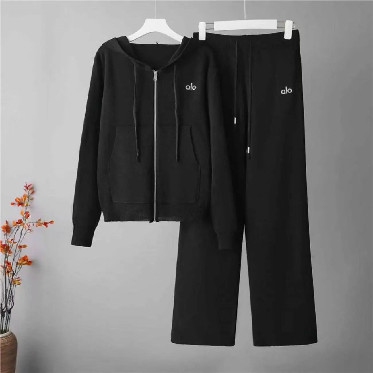 Alo Yoga Hoodies & Sweatshirts Zip-Up Hooded Sweatshirt — Black suit
