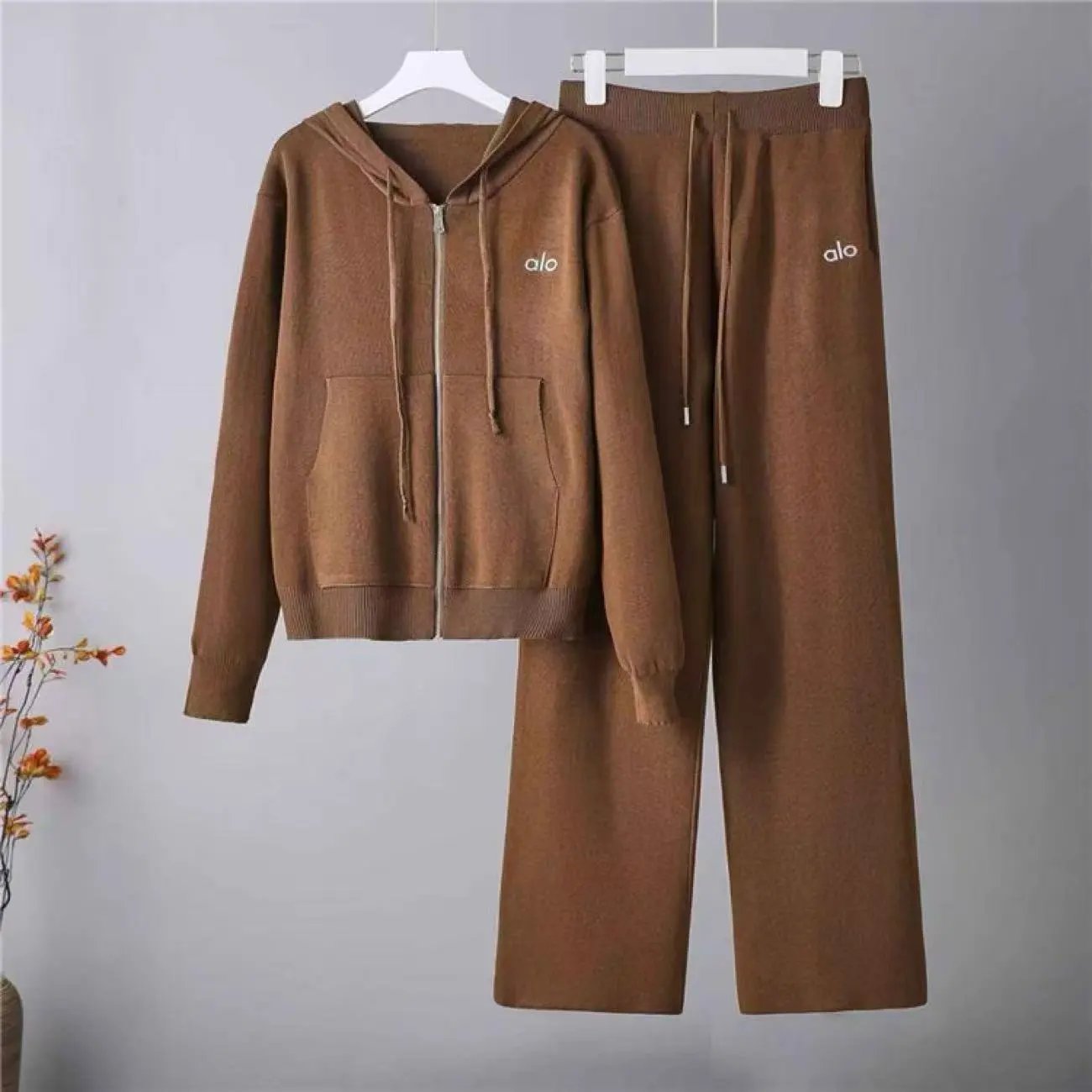 Alo Yoga Hoodies & Sweatshirts Zip-Up Hooded Sweatshirt — Brown suit