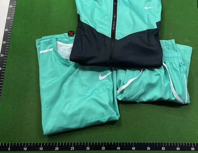 Nike Matching Sets Hooded windbreaker, T-shirt and shorts set — AFO-TZ0015