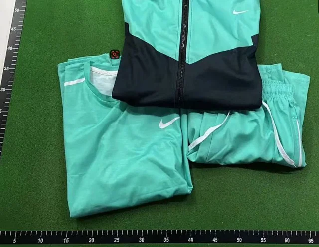 Nike Matching Sets Hooded windbreaker, T-shirt and shorts set product detail image 3