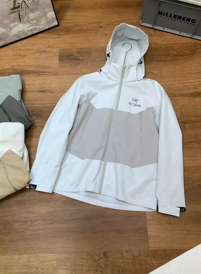 Arc'teryx Jackets Hooded zip-front outdoor jacket product detail image 7
