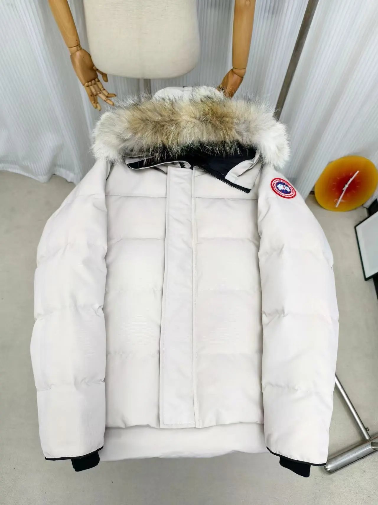 Style 4-off white red label