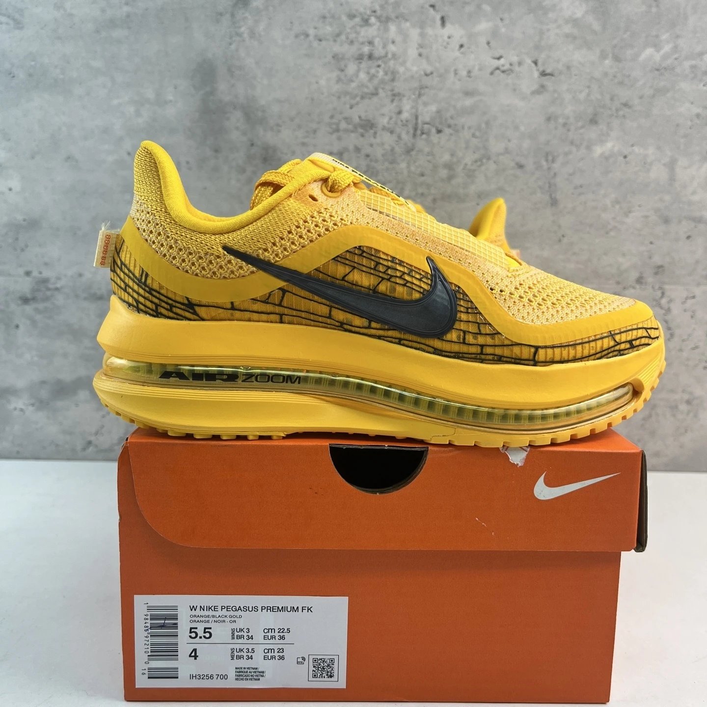 Nike Pegasus Premium FK Orange / Black Gold Running Shoes