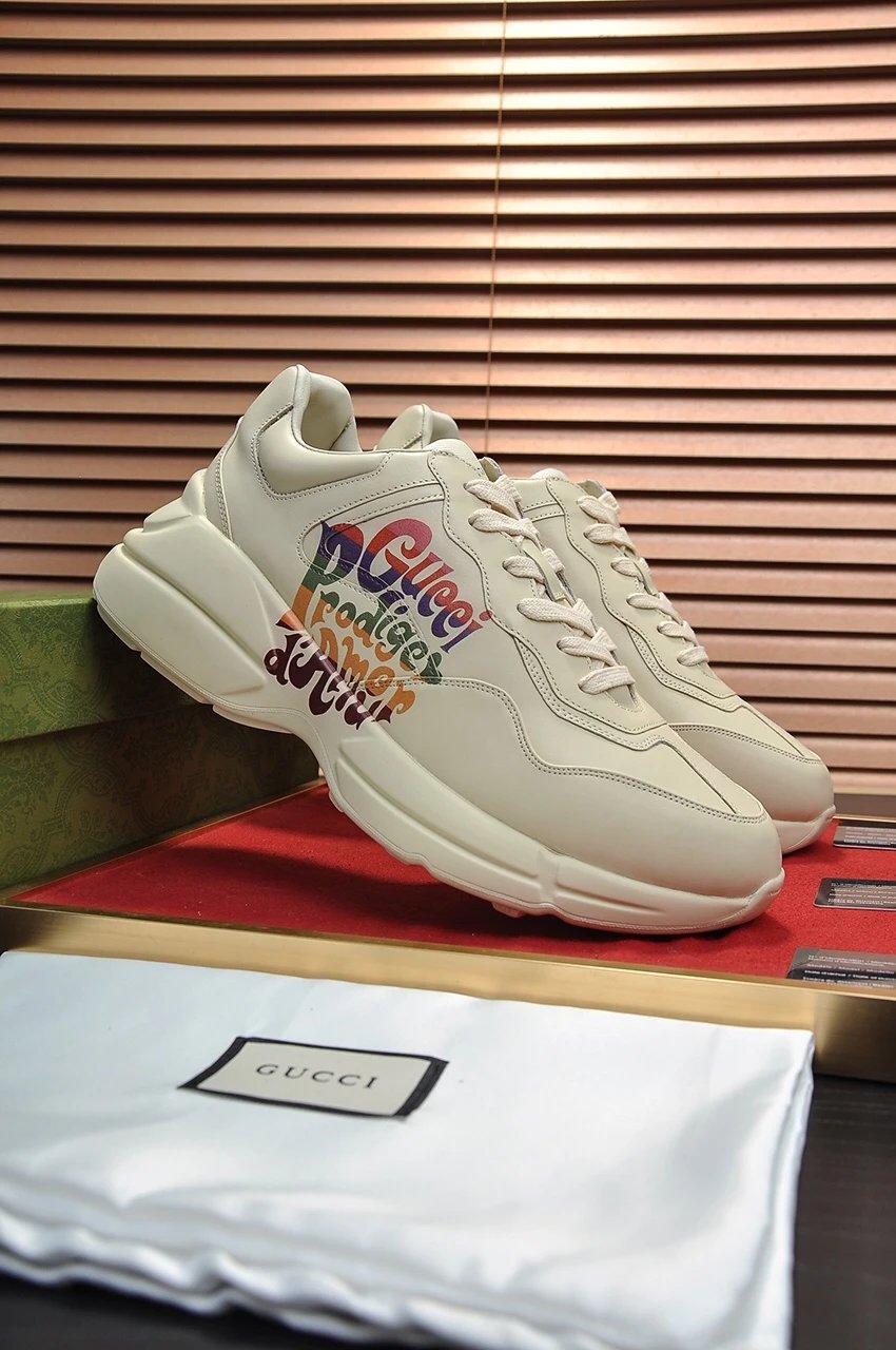 Gucci Couple Collect