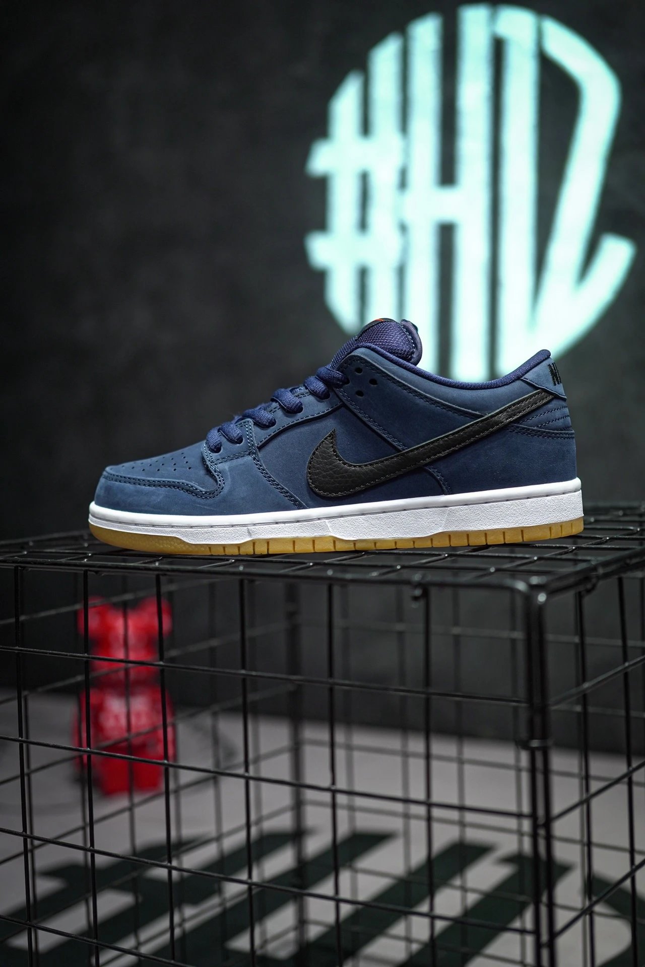 NIKE SB Dunk Low Pro Iso "Navy Gum"