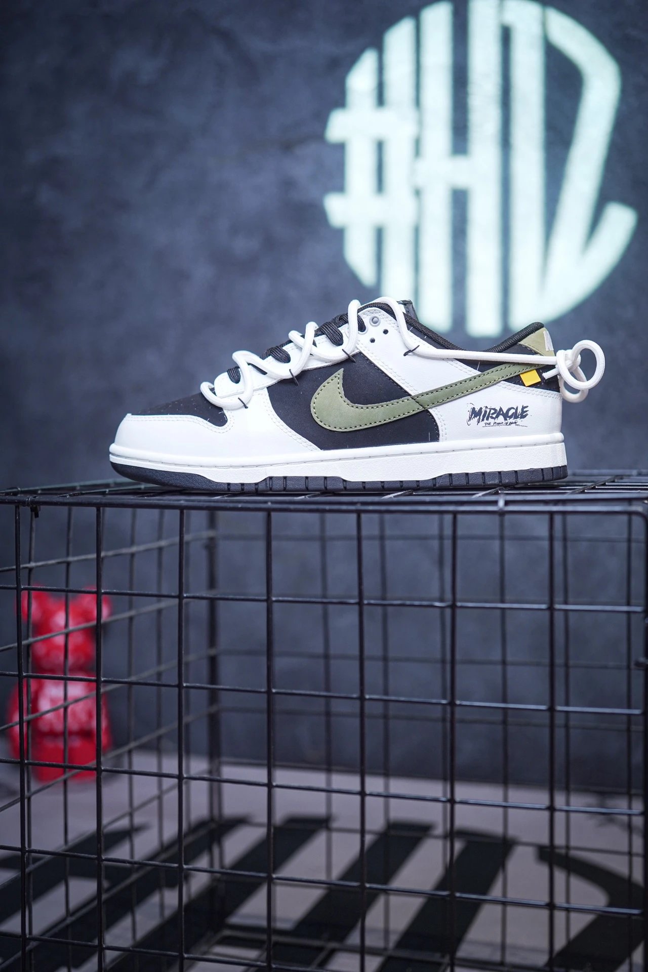 Nike Dunk Low Sneakers