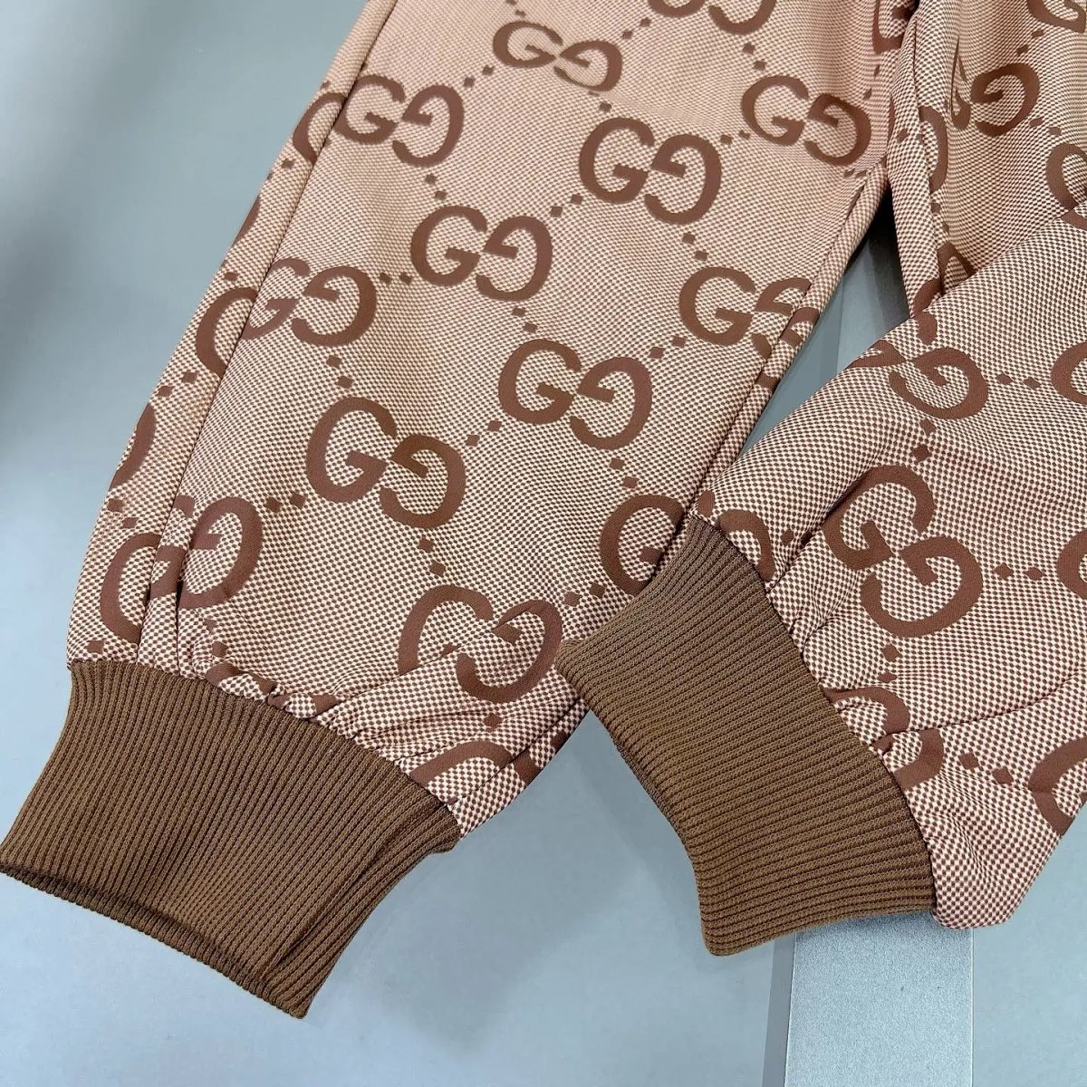 Fendi FF Logo Print Cropped Windbreaker and Jogger Set Beige Multicolor Tracksuit product detail 47 in Litbuy spreadsheet finds