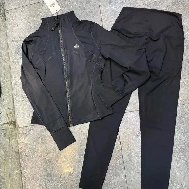 Design Two-Piece Set Black and White Contrast Sporty Crop Top and Skort - 21