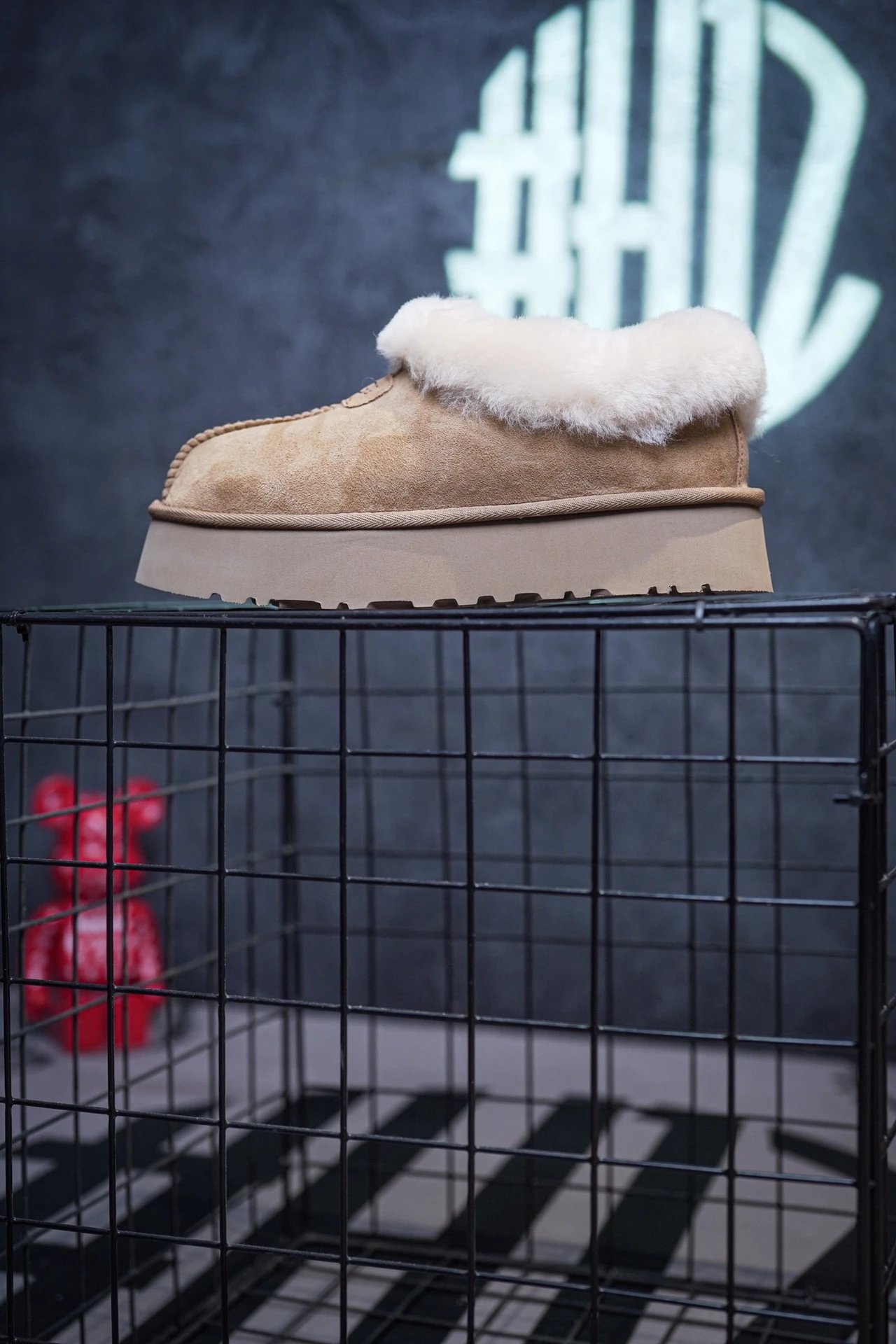 UGG warm and snow-re