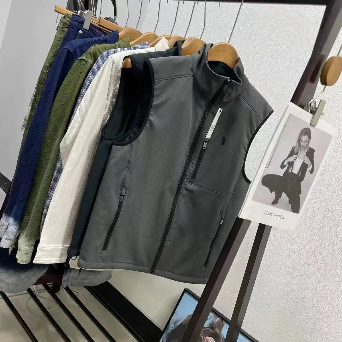 Canada Goose Chilliwack Bomber White Down Jacket - 19