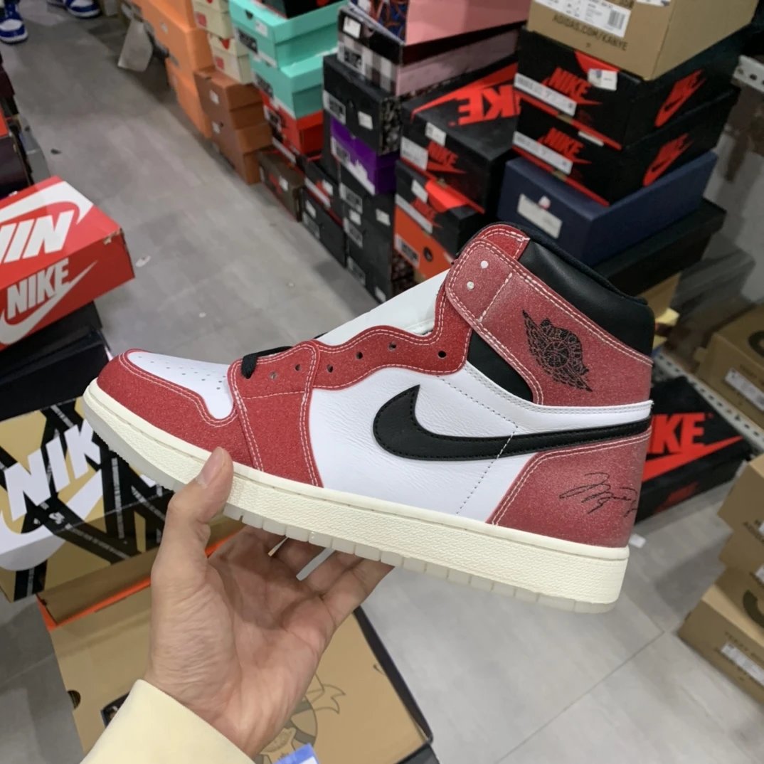 Nike Air Jordan 1 High OG Sneakers