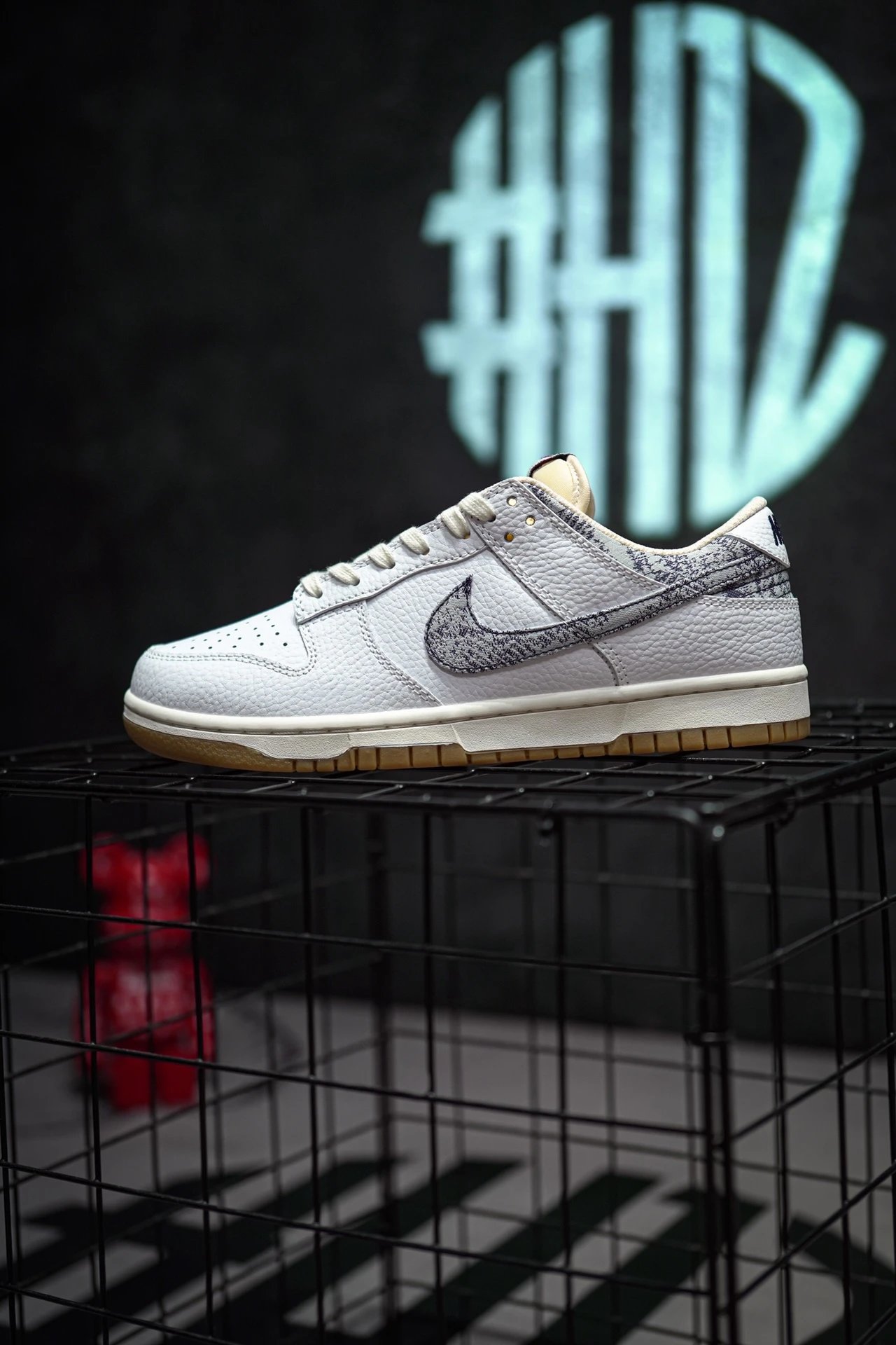 NIKE Dunk Low "Washed Denim"