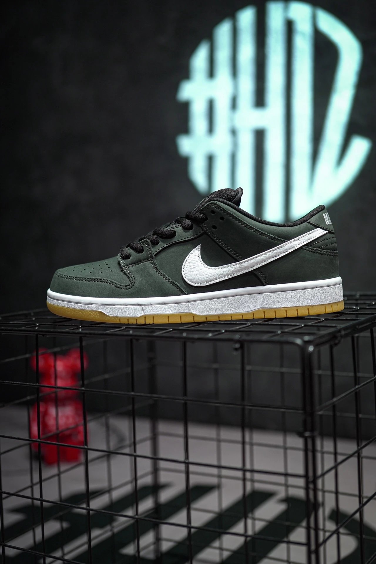 NIKE SB Dunk Low "Black Gum" 