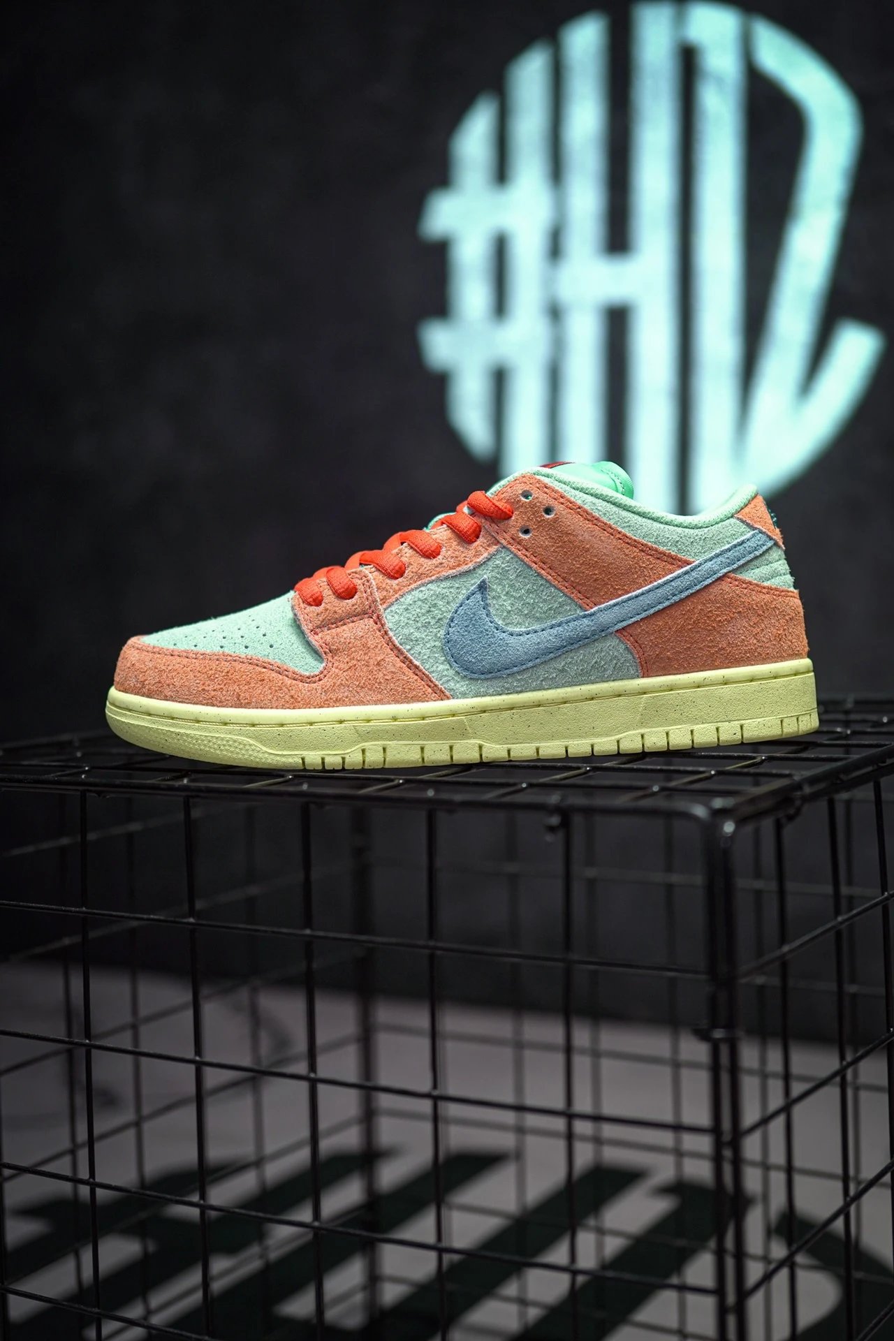 NIKE SB Dunk Low "Orange and Emerald Rise"