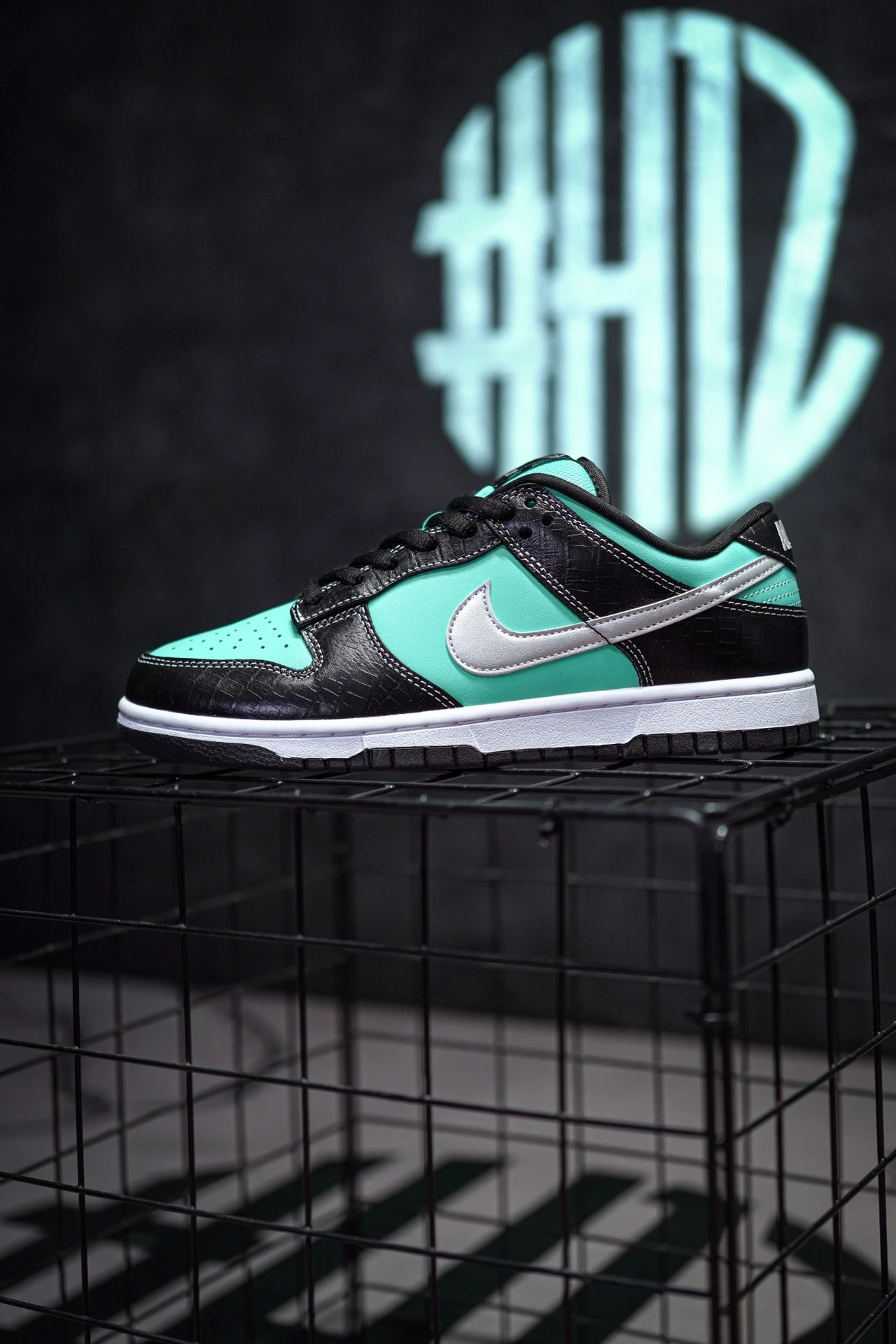 NIKE SB Dunk Low Diamond Supply Co.Tiffany