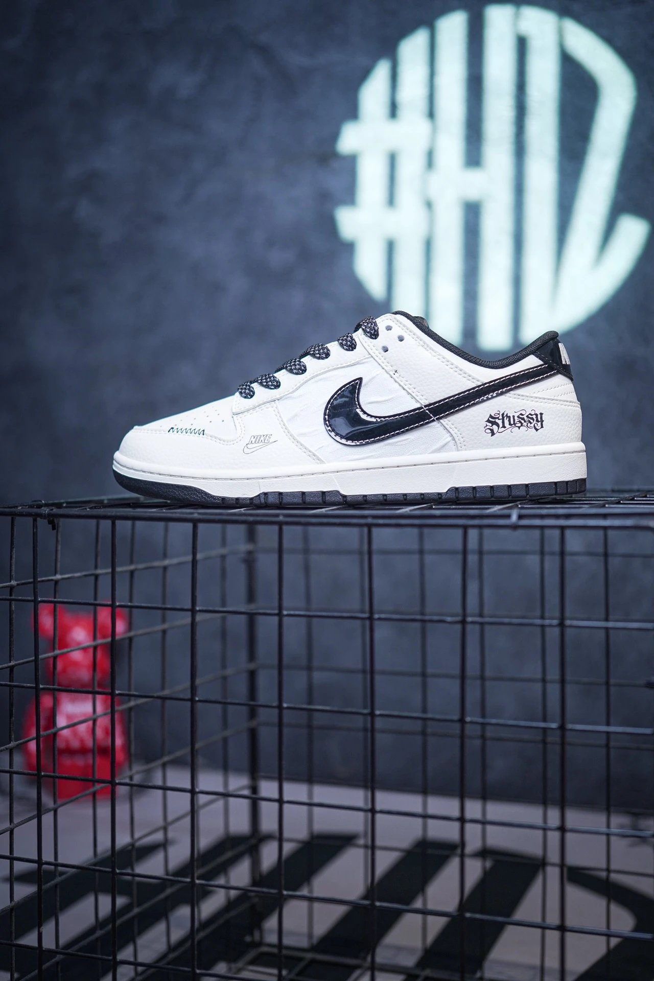 Nike Dunk Low Stussy Sneakers