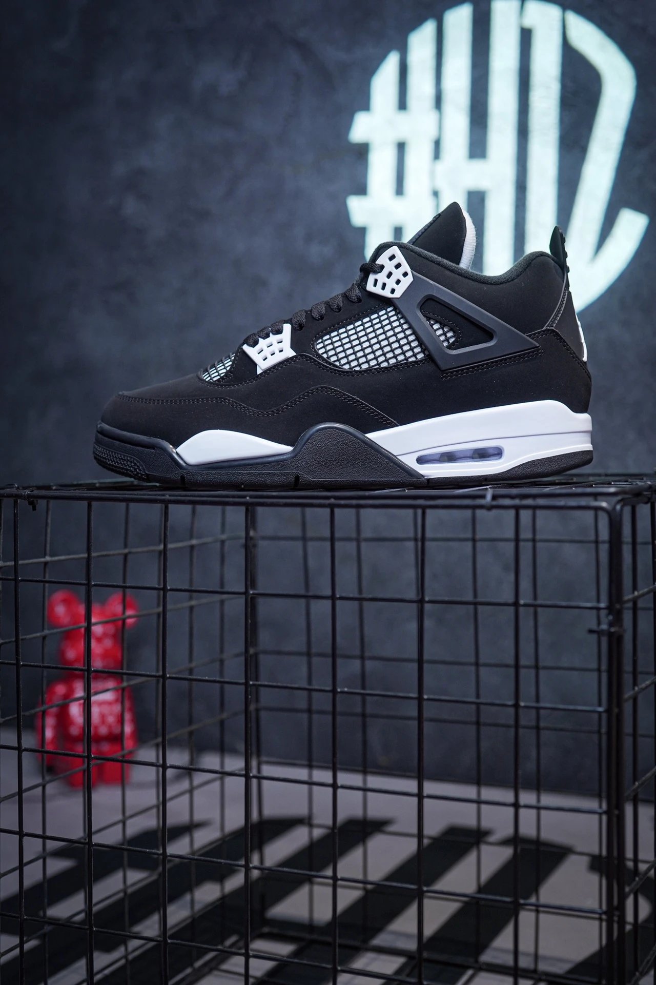 Air Jordan 4 Retro 'White Thunder' Black and White
