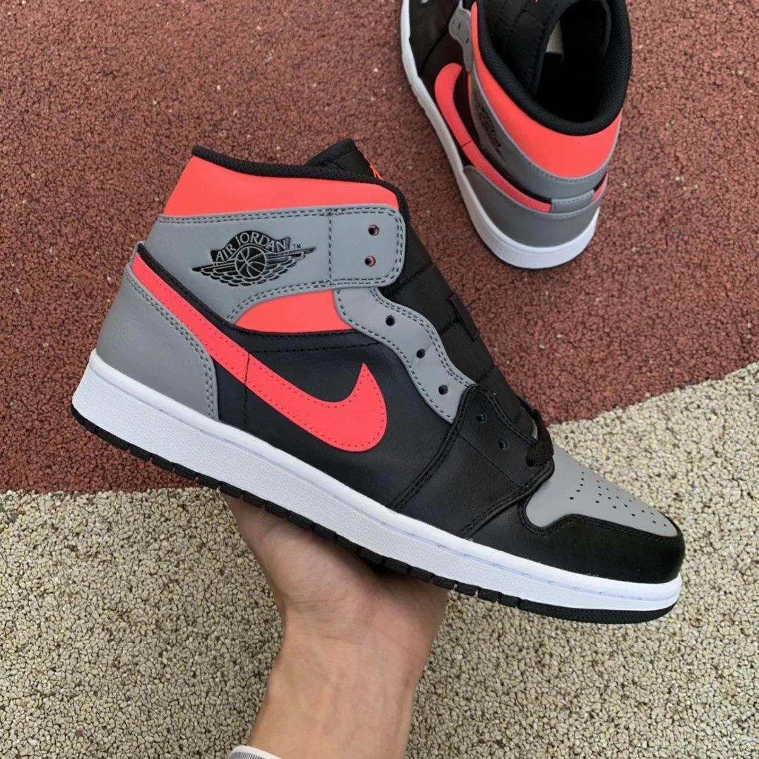 Air Jordan 1 Mid Sneakers