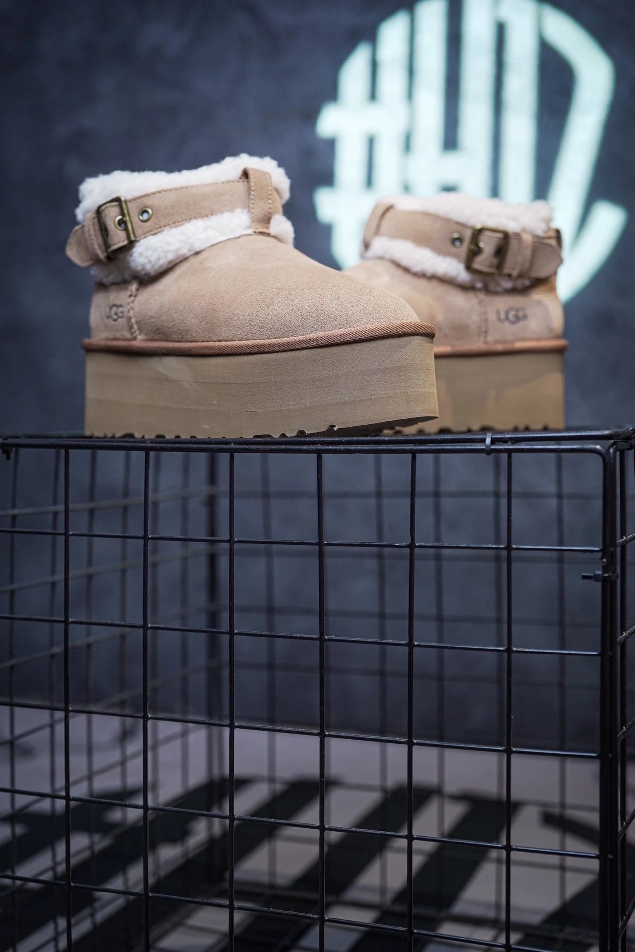 UGG snow boots single buckle mid-calf chestnut