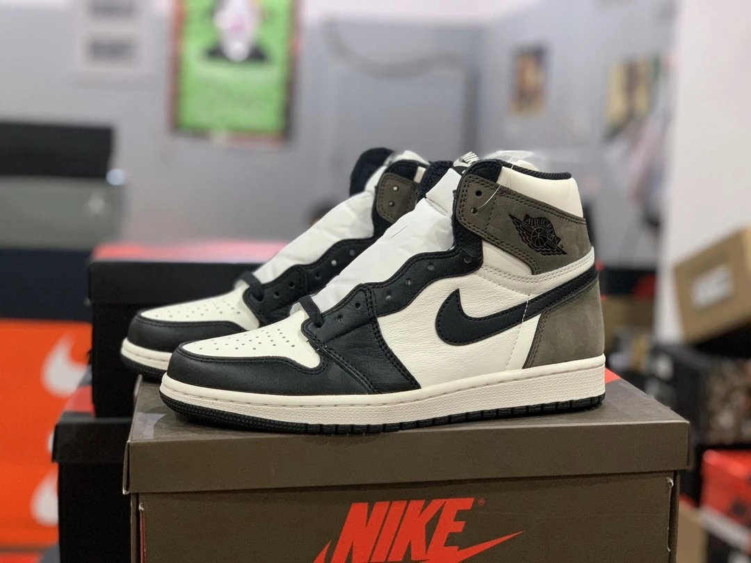 Nike Air Jordan 1 High OG Sneakers