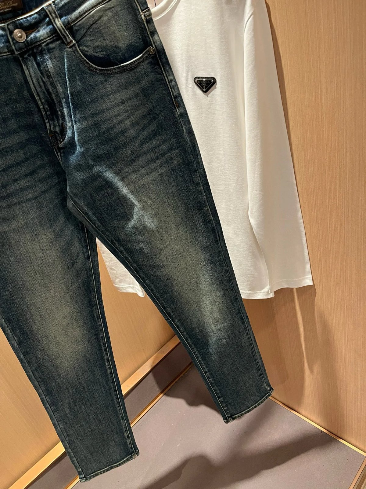 Prada Logo Patch White T-Shirt and Dark Wash Slim Fit Jeans product detail 69 in Litbuy spreadsheet finds