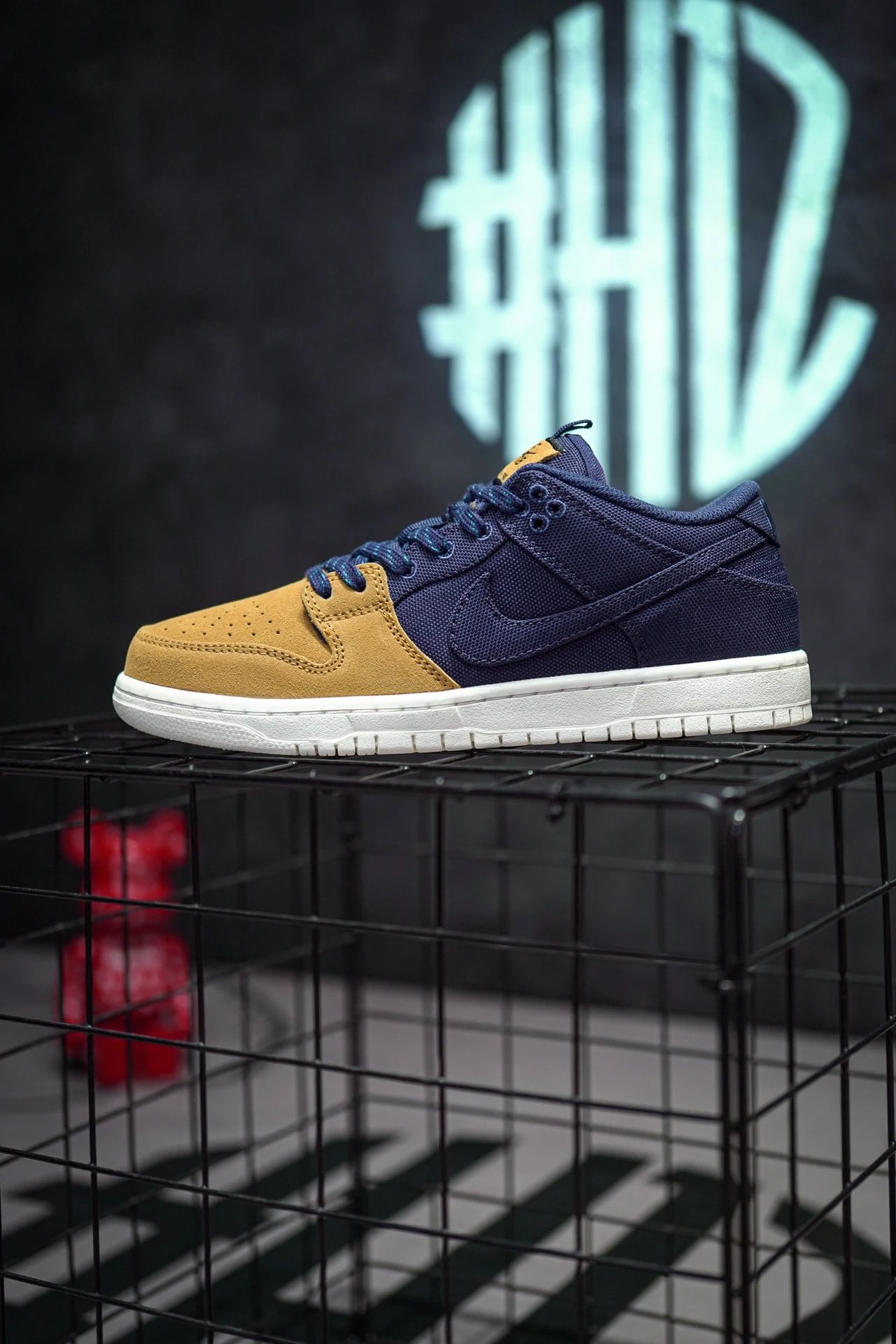 Nike SB Dunk Low Pro PRM 90s Backpack