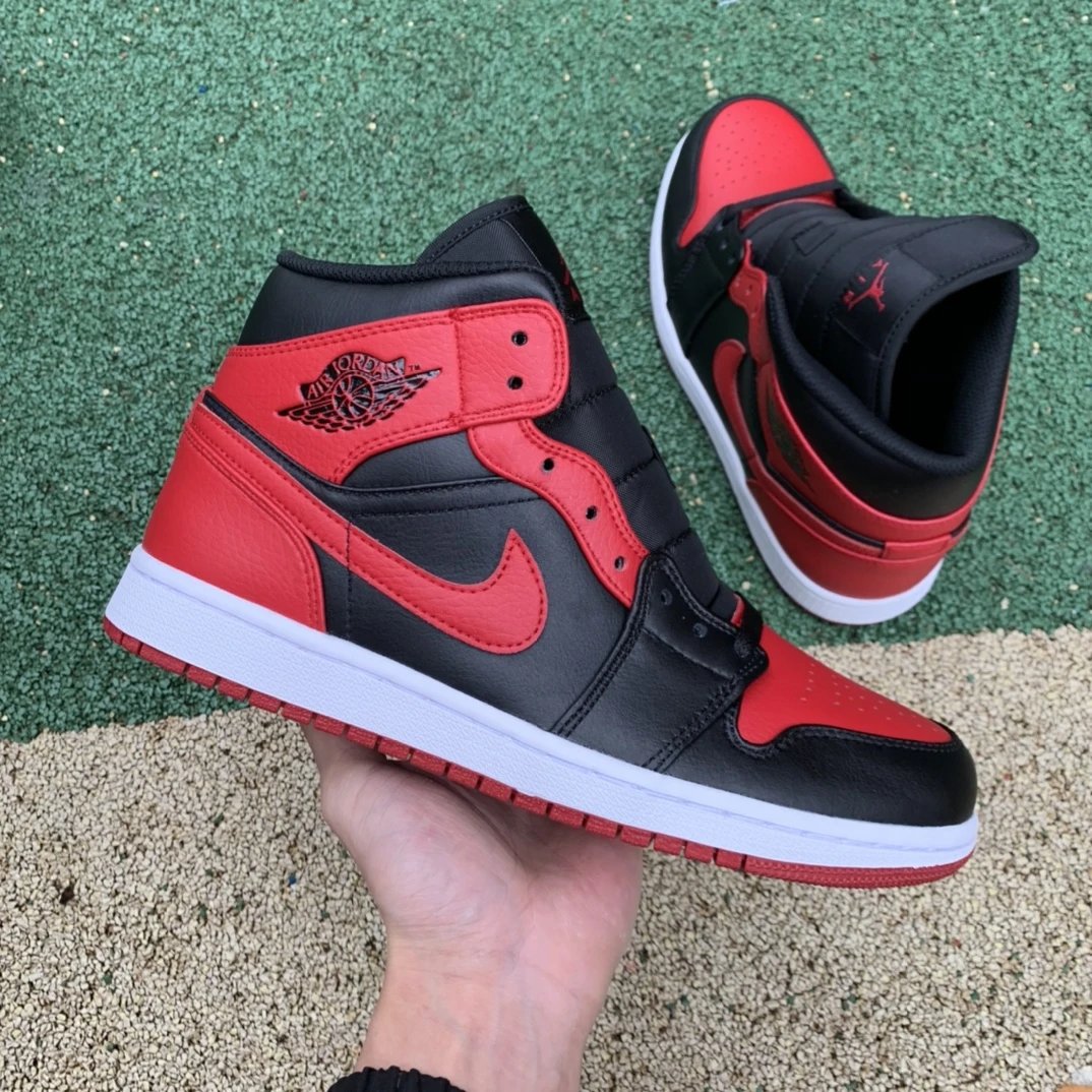 Air Jordan 1 High OG Sneakers